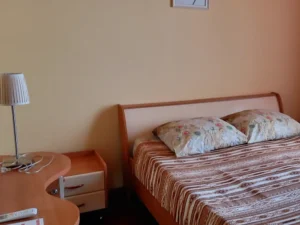 снять гостиницу