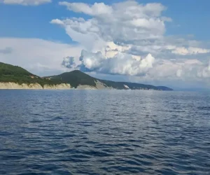 где отдохнуть в октябре на море