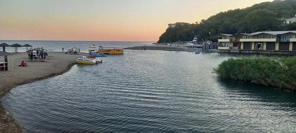 где отдохнуть в октябре на море