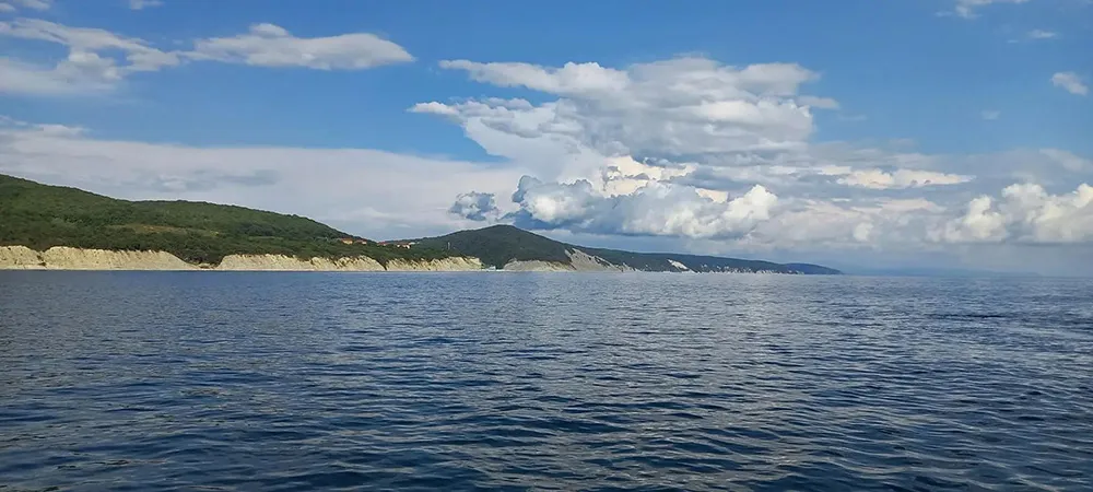 где отдохнуть в октябре на море